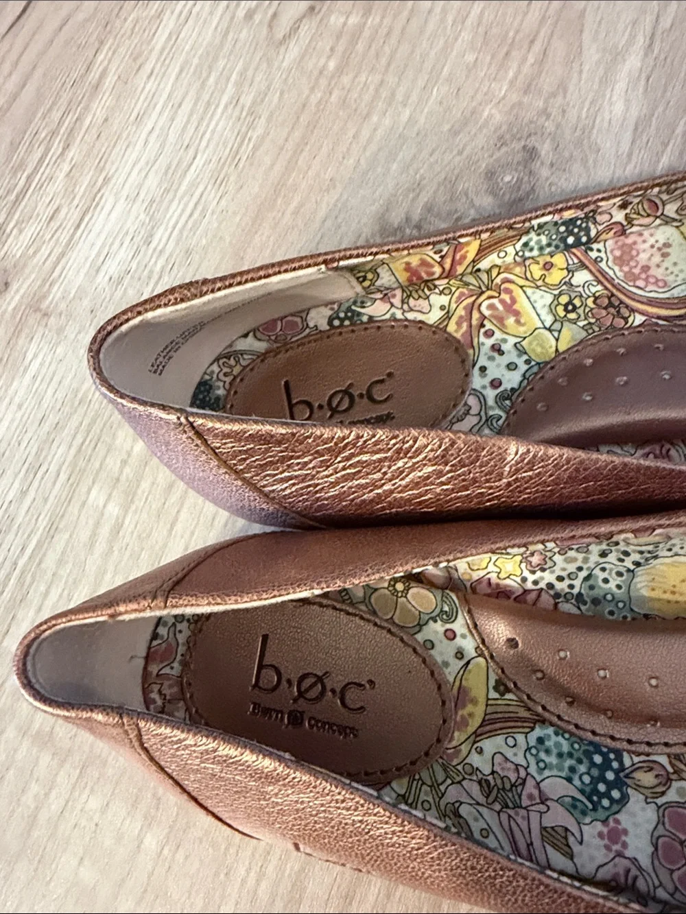 B.O.C BORN CONCEPT BROZE METALLIC LEATHER FLOWER BALLET FLATS SIZE 7